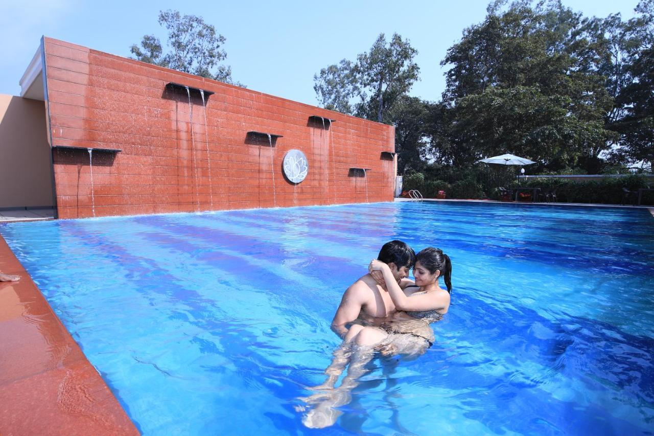 מלון Kashipur Aveo By Amatra, Gateway To Corbett מראה חיצוני תמונה
